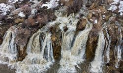 Muradiye Şelalesi yağışların etkisiyle daha coşkulu akmaya başladı