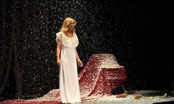 Oyuncu İnci Türkay'ın sahnelediği 'Liste', Ankara ve İstanbul'da seyirciyle buluşacak