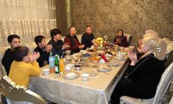 Özbek aileler ramazanda 'ağız açar' iftar sofralarında bir araya geliyor