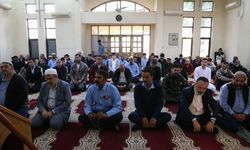 Pakistan'da bayram namazı kılındı