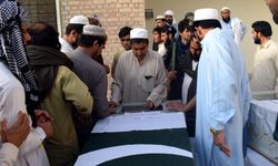 Pakistan'da polis aracının yakınında meydana gelen patlamada 7 polis öldü