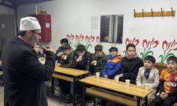 Pendik'te camide 'soba başı muhabbetleri'yle gençlere güvenli ortam sunuluyor