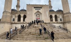 'Peygamberler şehri' Şanlıurfa'da ramazanın son cuma namazı kılındı