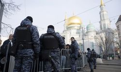 Rusya'da Müslümanlar bayram namazında camilere akın etti