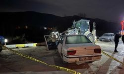 Sakarya'da park halindeki iş makinesine çarpan otomobilin sürücüsü öldü