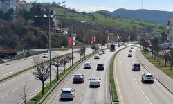 Samsun-Ankara kara yolunun Havza kesiminde trafik yoğunluğu yaşanıyor