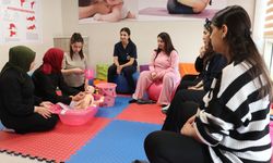 Siirt'te anne adayları gebe okulundaki eğitimlerle normal doğuma teşvik ediliyor