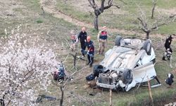 Siirt'te devrilen hafif ticari araçtaki baba ve kızı hayatını kaybetti
