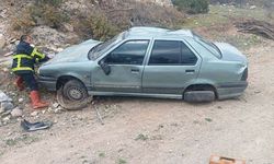 Sinop'ta devrilen otomobildeki iki kişi yaralandı