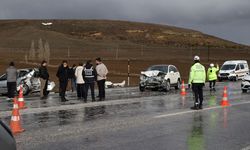 Sivas'ta üç aracın karıştığı kazada 1 kişi öldü, 5 kişi yaralandı