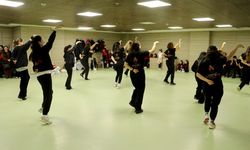 Tekirdağ'da kadın öğretmenler halk danslarıyla stres atıyor