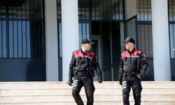 Telsiz sesleriyle büyüyen ikiz polisler babalarının izinde omuz omuza görev yapıyor