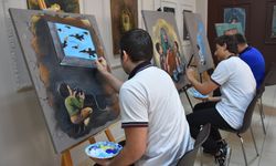 Trabzon'da lise öğrencileri 'Savaşın Çocukları' adlı sergi için resim yapıyor