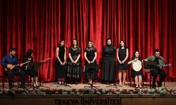 Trakya Üniversitesi Tıp Fakültesi doktorları günün yorgunluğunu müzikle atıyor