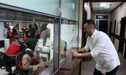 Yasin öğretmen kanser tedavisi gören çocuklara kan bağışı için yoğun mesaide