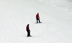 Yurduntepe Kayak Merkezi'nde hafta sonu yoğunluğu sürüyor