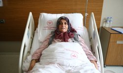 61 yaşındaki hastanın karnından 6 yılda 20 kilo 100 gramlık tümör çıkarıldı