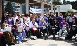 Adana'da kanser farkındalığı için gökyüzüne mor balonlar bırakıldı