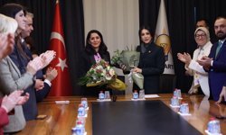 AK Parti Çevre ve Şehircilik Politikaları Başkanı Tuncer, görevini Ayan'a devretti