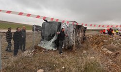 Aksaray'da tur otobüsünün devrilmesi sonucu 15 kişi yaralandı