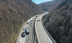 Anadolu Otoyolu'nda zincirleme trafik kazası ulaşımı aksattı