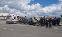 Ankara'da iki otomobilin çarpıştığı kazada 3 kişi yaralandı