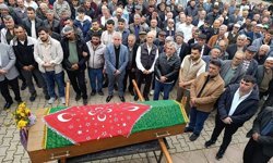 Ankara'daki trafik kazasında ölen hamile kadın Balıkesir'de son yolculuğuna uğurlandı