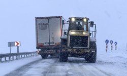 Ardahan-Ardanuç kara yolu kar nedeniyle ulaşıma kapatıldı