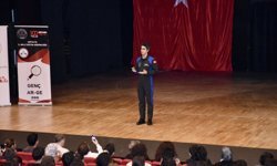 Astronot Tuva Cihangir Atasever, Antalya'da öğrencilerle buluştu