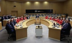 Avrupa şampiyonasında madalya alan milli güreşçiler, Bakan Bayraktar'ı ziyaret etti