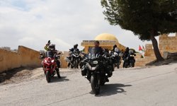 Avrupa'dan motosikletle umreye giden Türkler dönüşte Ürdün'deki Türk Şehitliği'ni ziyaret etti