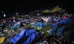 Avustralyalı ve Yeni Zelandalılar 'Şafak Ayini' için Anzak Koyu'na geldi