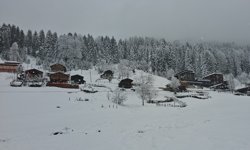 Ayder Yaylası'nda kar etkili oldu