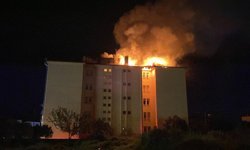 Aydın'da lise yurdunda çıkan yangına müdahale ediliyor
