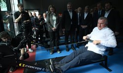 Bakan Bak, Edirne'de kürek sporcularını ziyaret etti