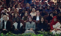 Bakan Göktaş, Uluslararası Milli İrade Kız Anadolu İmam Hatip Lisesi'nde öğrencilerle buluştu: