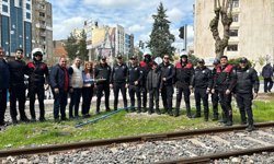 Batman'da gazetecilerden 'kavga' ihbarına gelen polislere sürpriz kutlama