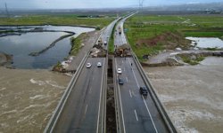 Batman'da sağanak nedeniyle çökme meydana gelen kara yolu ulaşıma kapatıldı