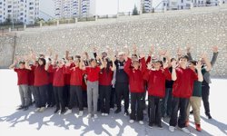 Beşiktaş gönüllüleri, Malatya'da depremzede öğrencilere forma hediye etti