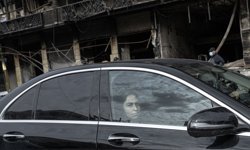 Beyrut'ta İsrail'in saldırılarıyla yerinden edilenler, ateşkesin ardından evlerine dönmeye başladı