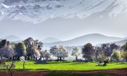 Beyşehir'de iki mevsimin güzelliği bir arada yaşanıyor