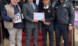 Bilecik'te hükümlü garson sayesinde bulunan 53 bin 600 lira sahibine teslim edildi