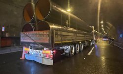 Bolu Dağı Tüneli'nde tırın arızalanan otomobile çarpması sonucu 5 kişi yaralandı