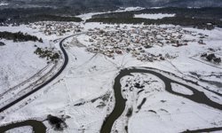Bolu ve Düzce'nin yüksek kesimlerine nisan karı yağdı