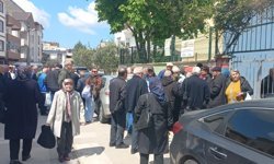 Bulgaristan'daki genel seçim için Türkiye'de kurulan sandıklarda uzun kuyruklar oluştu