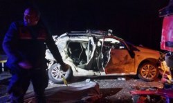 Burdur'da otomobil ile kamyonun çarpıştığı kazada 1 kişi öldü, 5 kişi yaralandı