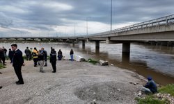 Bursa'da aracıyla akıntıya kapılan kişinin bulunması için çalışma başlatıldı