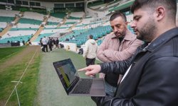 Bursaspor taraftarından şampiyonluk maçına 40 bin kartonluk koreografi