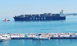 Çanakkale Boğazı'nda arızalanan gemi güvenli bölgeye çekildi