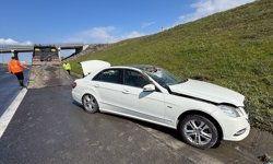 Çatalca'da takla atan otomobildeki 2 kişi kazadan yara almadan kurtuldu